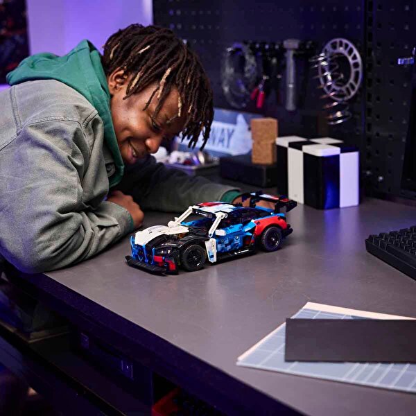 LEGO Technic BMW M4 GT3 EVO Yarış Arabası 42226