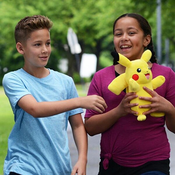 Pokemon Pikachu Sesli ve Işıklı Pelüş Figür