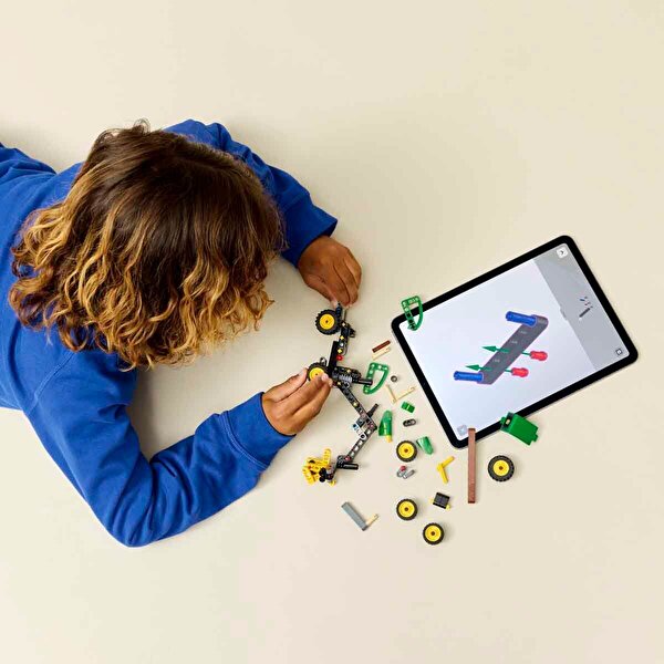 LEGO Technic John Deere 1470H Tekerlekli Orman Makinesi 42218