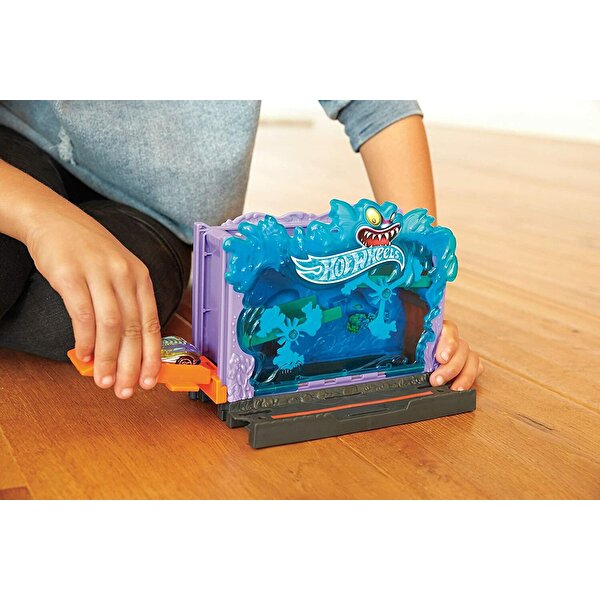Hot Wheels Şehir Otoparkı Oyun Seti Polis Merkezi FRH33