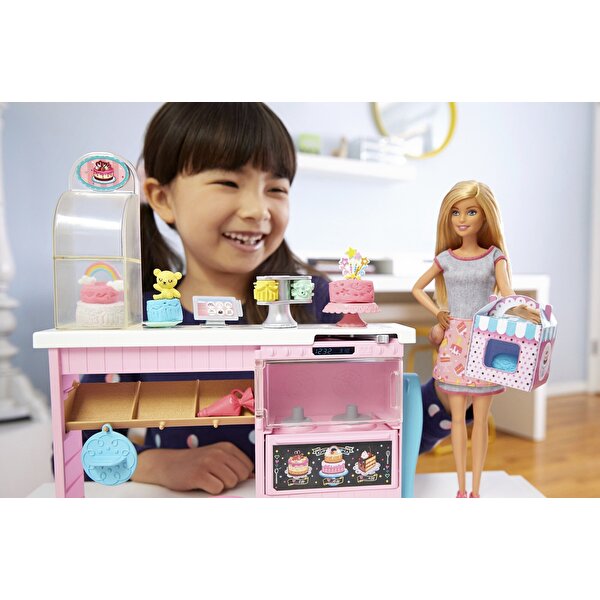 Barbie'nin Pasta Dükkanı Oyun Seti GFP59