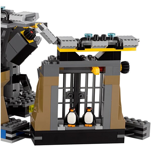 LEGO® Batman Film Batcave Saldırısı
