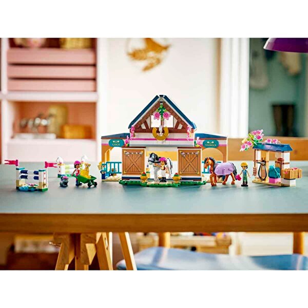 LEGO Friends At Ahırı ve Binicilik Akademisi 42688