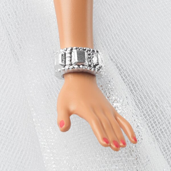 Barbie 2021 Mutlu Yıllar Bebeği Kumral GXL20