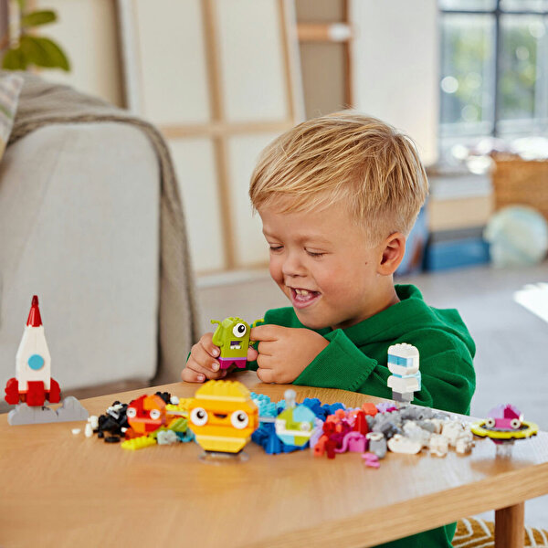 LEGO Classic Yaratıcı Uzay Gezegenleri 11037