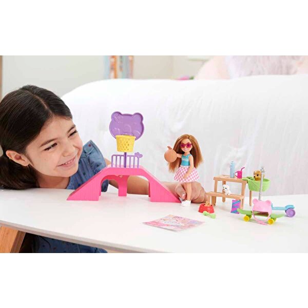 Barbie Chelsea Kaykay Parkı HJY35