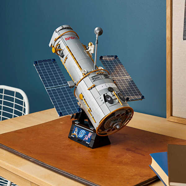 LEGO Icons Hubble Uzay Teleskobu 11382