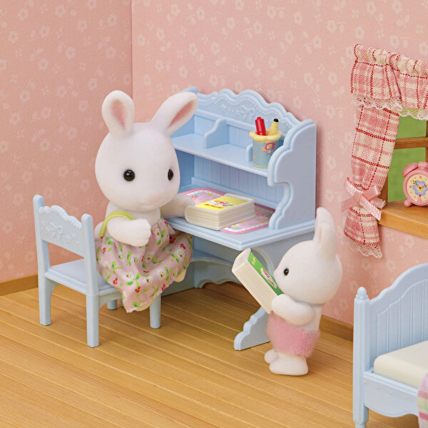 Sylvanian Families Kar Tavşanı Kız ve Çalışma Masası