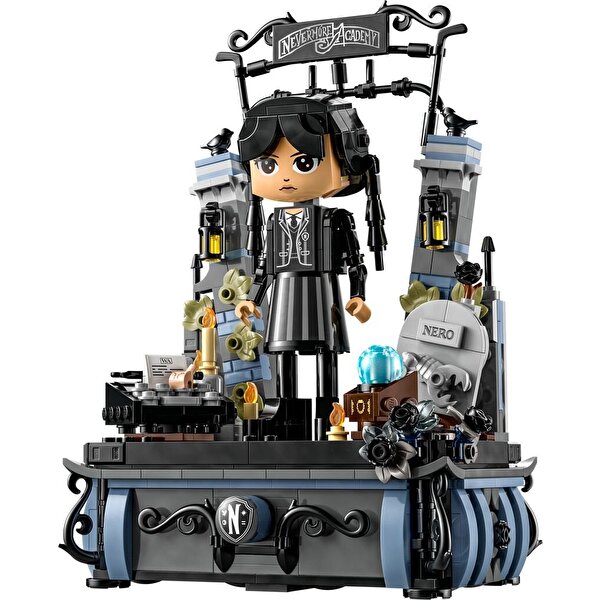 LEGO Wednesday Addams Figürü 76780