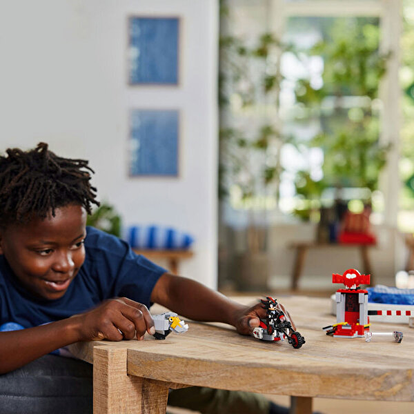 LEGO Shadow the Hedgehog Kaçışı 76995