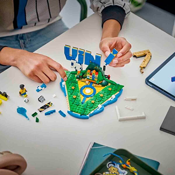 LEGO Editions Vini Jr. Unutulmaz Futbol Anları 43027