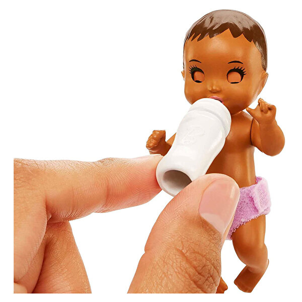 Barbie Bebek Bakıcısı Bebeği ve Aksesuarları Oyun Setleri HJY34