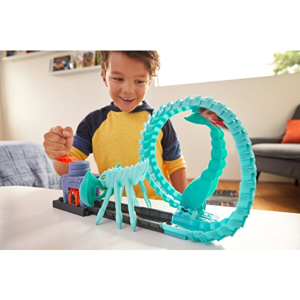 Hot Wheels Şehirde Yaratık Macerası Oyun Seti Serisi Akrep Saldırısı GTT67