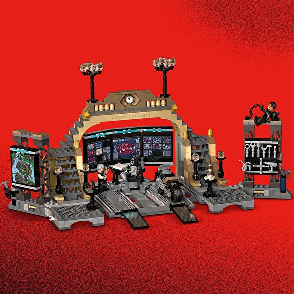 LEGO® DC Batman Batcave: Riddler Karşılaşması 76183