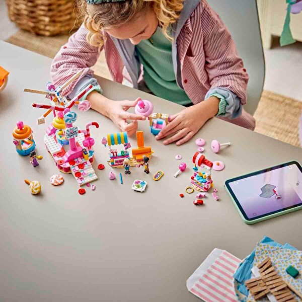LEGO Friends Şeker ve Kapkek Dönme Dolabı Yapım Seti 42700