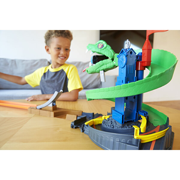 Hot Wheels Yılan Geçidi Oyun Seti FNB20