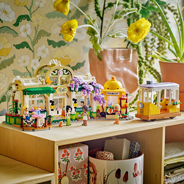 LEGO Friends Bitki Kafe ve Çiçekçi Dükkanı 42671