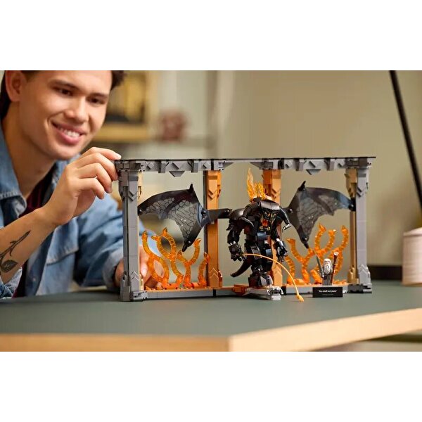 LEGO Icons Yüzüklerin Efendisi: Balrog Kitaplık Dekoru 10367