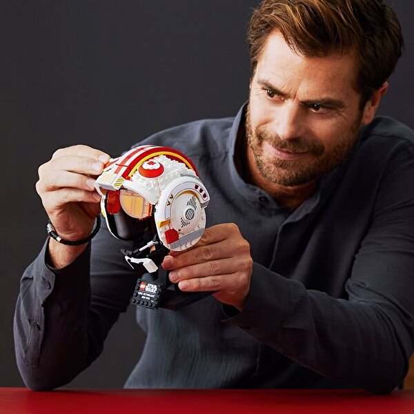 LEGO Star Wars Luke Skywalker’ın Kırmızı Beş Kaskı 75327