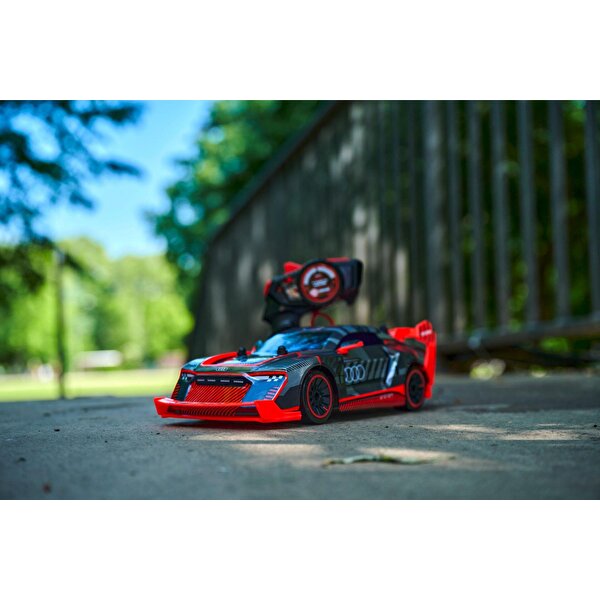 Dickie RC Audi S1 ​​E-Tron Quattro Drift Aracı