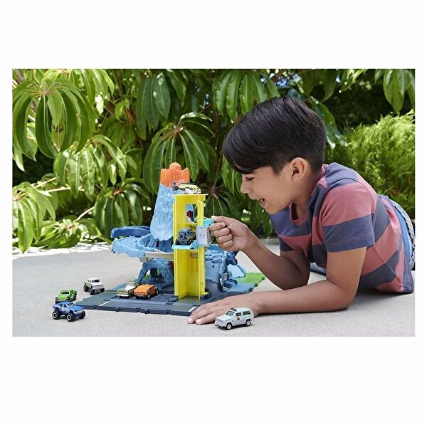 Matchbox Aksiyon Sürücüleri Volkanik Alanda Macera Oyun Seti HHW21