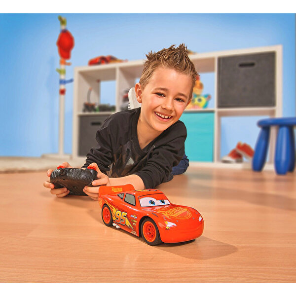 Cars 3 Uzaktan Kumandalı 1:24 Turbo Racer McQueen Araba