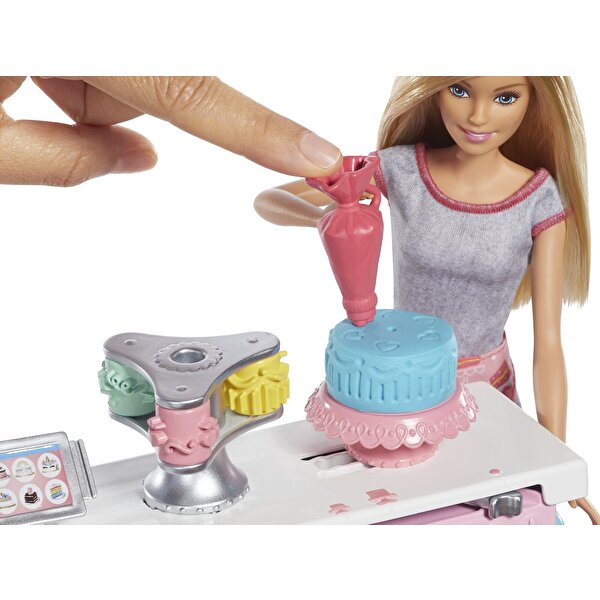 Barbie'nin Pasta Dükkanı Oyun Seti GFP59