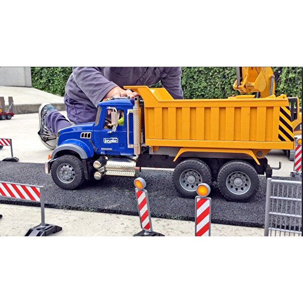 Bruder MACK Damperli Kamyon