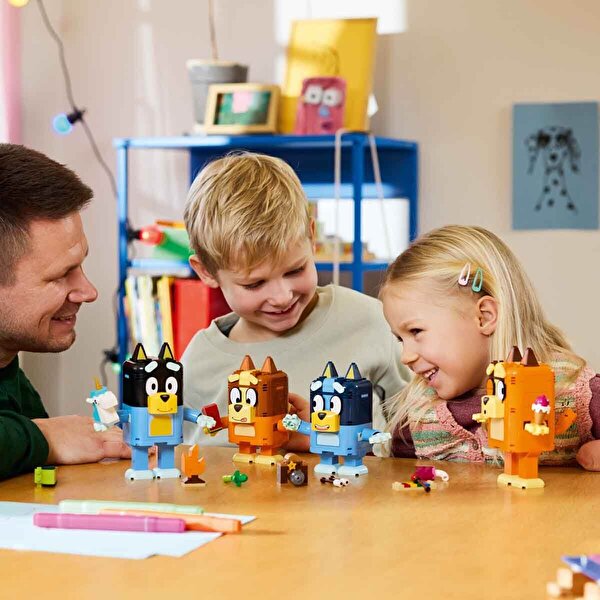 LEGO Bluey Parçalarla İnşa Edilen Bluey Ailesi 11217