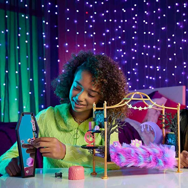 Monster High Clawdeen Wolf Harika Yatak Odası Oyun Seti HHK64