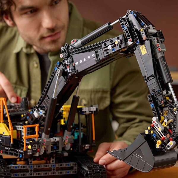 LEGO Technic Volvo EC500 Hybrid Ekskavatör 42215