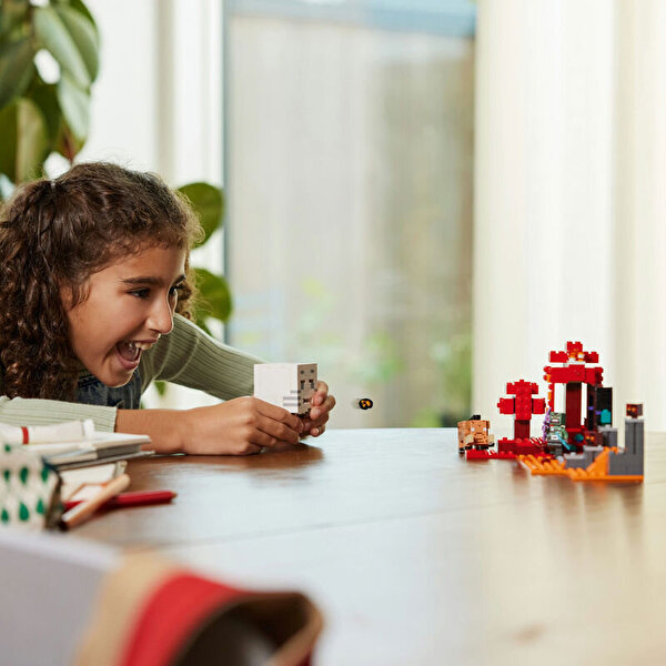 LEGO Minecraft Nether Geçidi Pususu 21255