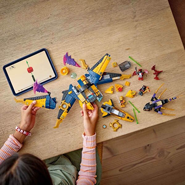LEGO NINJAGO Ras ve Arin'in Süper Fırtına Jeti 71833
