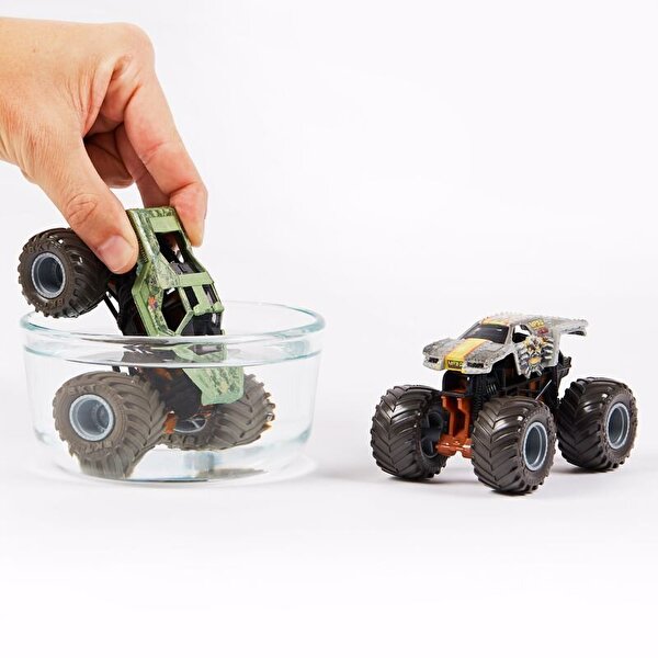 Monster Jam Dirty to Clean 1:64 İkili Araba Seti Soldier Fortune Max-D