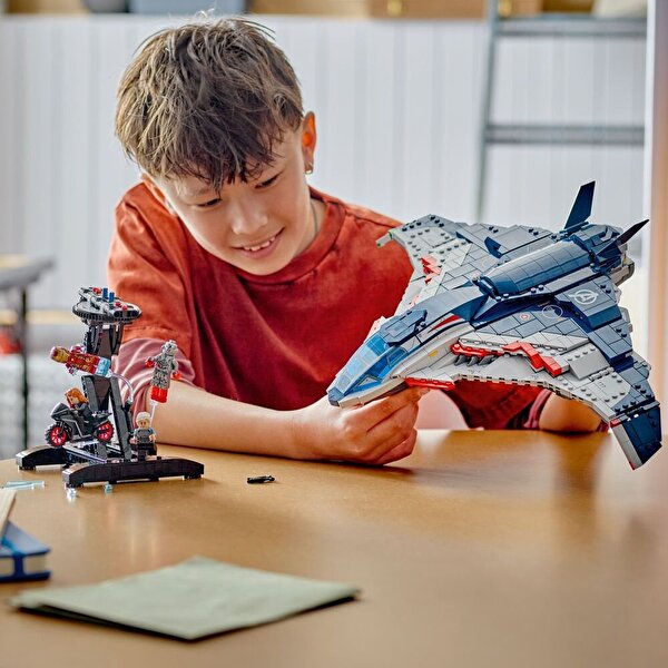 LEGO Marvel Avengers: Ultron Çağı Quinjet 76325