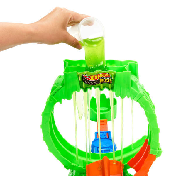 Hot Wheels Monster Trucks Mutant Kaosu Çemberde Yarış Oyun Seti JMK91