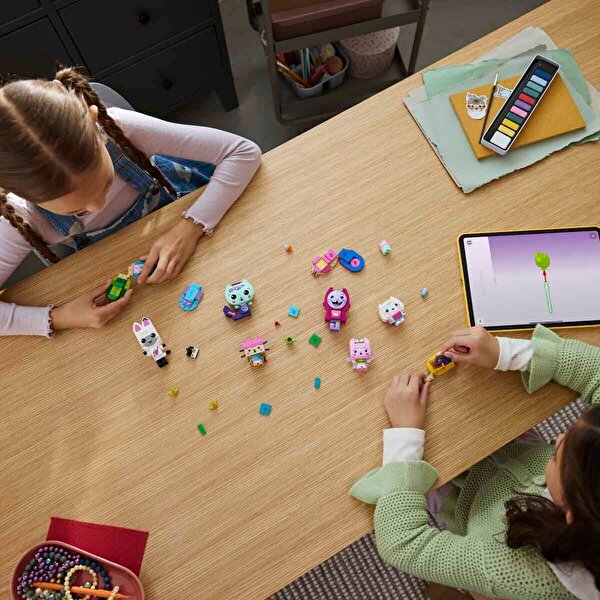 LEGO Gabby’s Dollhouse Gabby’nin Parçalarla İnşa Edilen Kedi Arkadaşları 11215