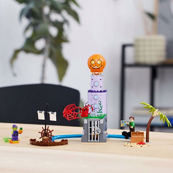 LEGO Spider-Man Spidey Ekibi Yeşil Goblinin Deniz Fenerinde 10790