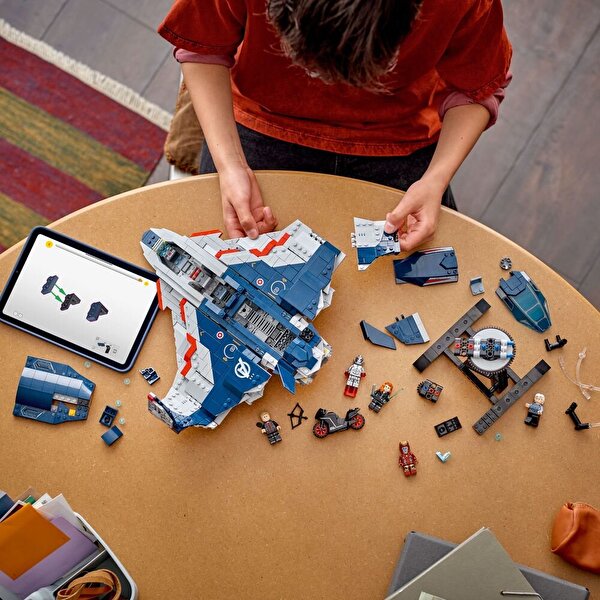 LEGO Marvel Avengers: Ultron Çağı Quinjet 76325