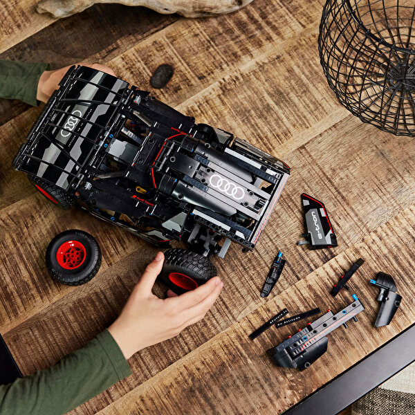 LEGO Technic Audi RS Q E-Tron 42160