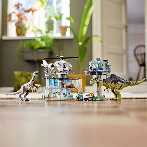 LEGO Jurassic World Giganotosaurus ve Therizinosaurus Saldırısı 76949