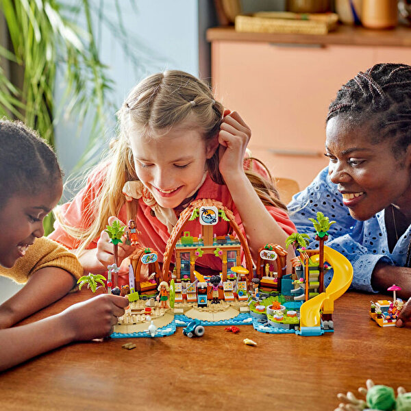 LEGO Friends Aile Tatil Köyü 42673