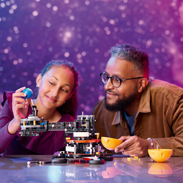 LEGO Technic Dünya ve Ay Yörüngesi 42179