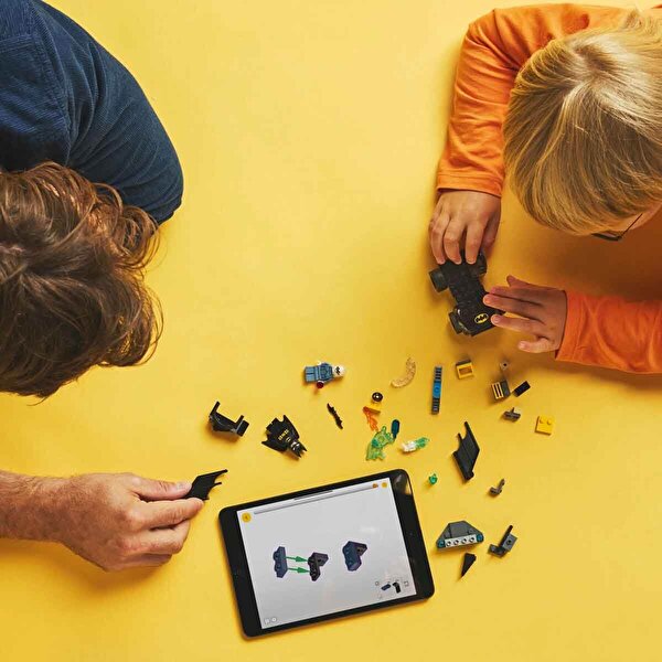 LEGO DC Batman: Batman ve Batmobile Mr. Freeze’e Karşı 76301