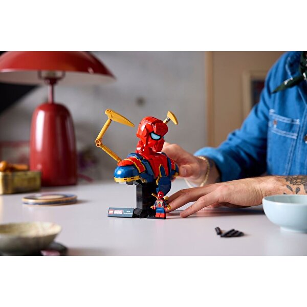 LEGO Marvel Iron Örümcek Adam Büstü 76326
