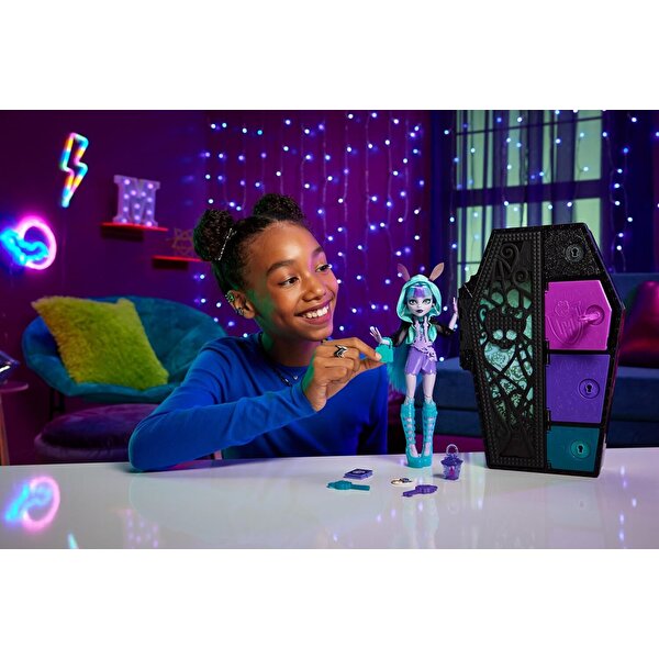 Monster High Gizemli Arkadaşlar Neon 3. Seri Frights Twyza HNF82