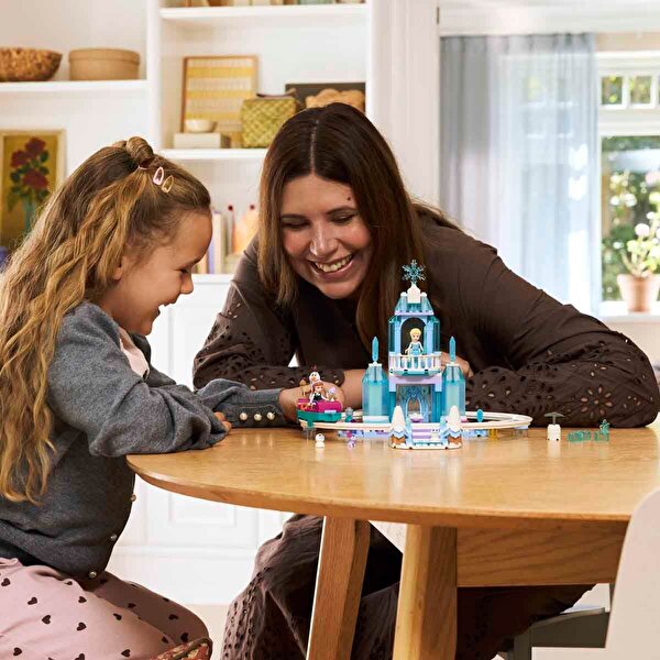 LEGO Disney Karlar Ülkesi Elsa'nın Buz Şatosu ve Kar Kızağı Macerası 43281