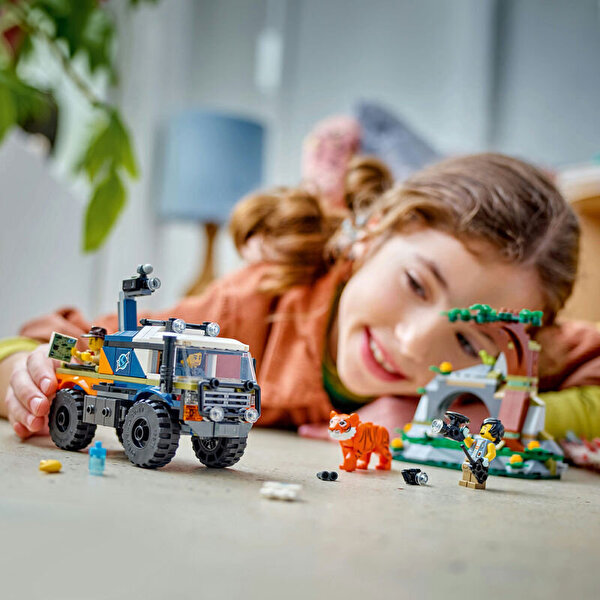 LEGO City Orman Kaşifinin Arazi Kamyonu 60426