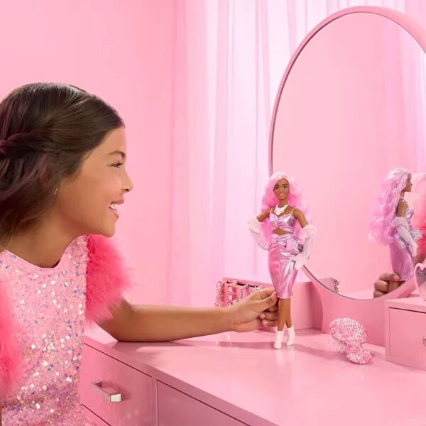 Barbie Deluxe Style Bebekler Pembe Saçlı Pembe Saçlı