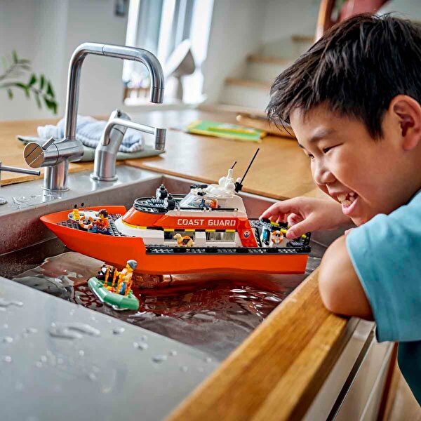 LEGO City Sahil Güvenlik Kurtarma Botu ve Helikopteri 60504